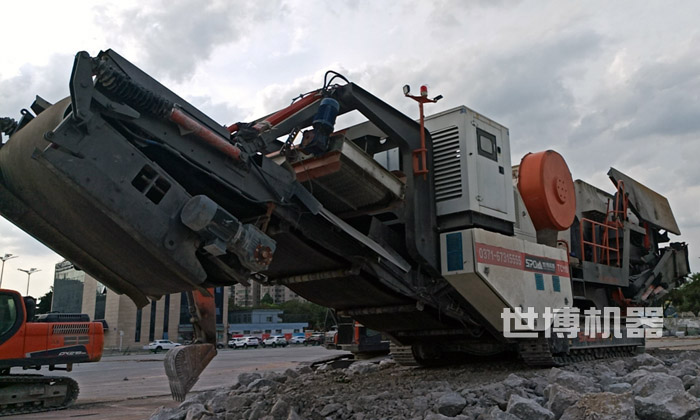 带柴油机的石头破碎机