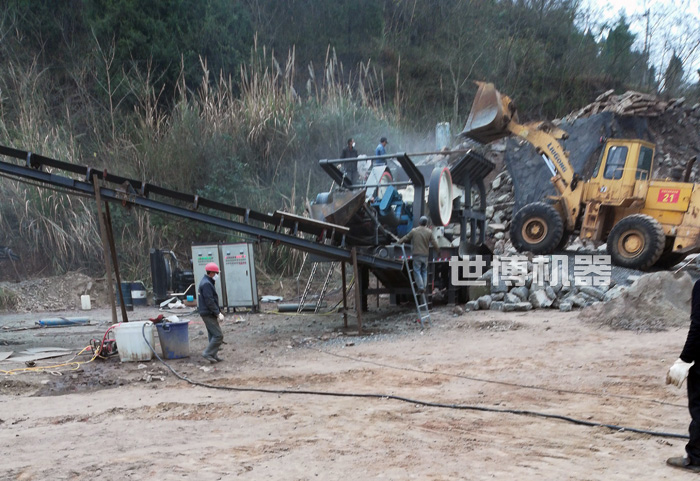 小型磕石建筑垃圾破碎机