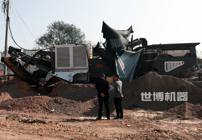 履带式建筑垃圾粉碎站