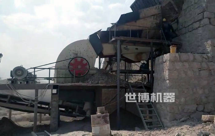 固定式重锤破碎机工作现场