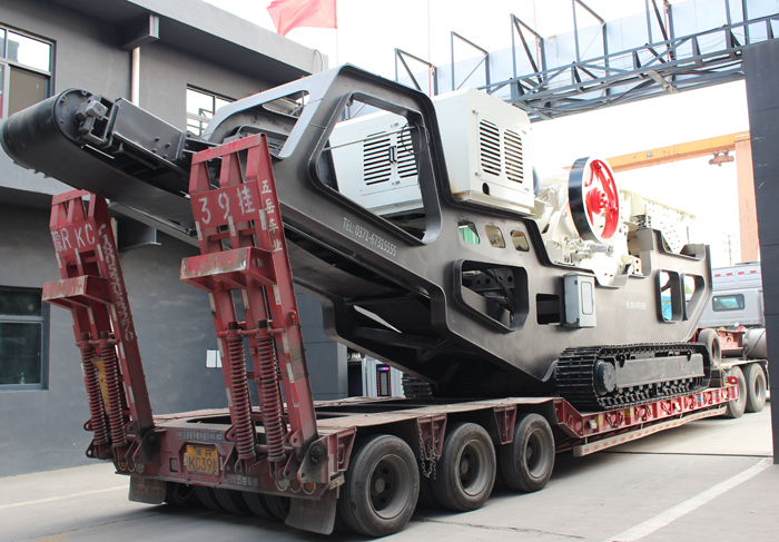 履带式建筑垃圾处理设备装车发货中