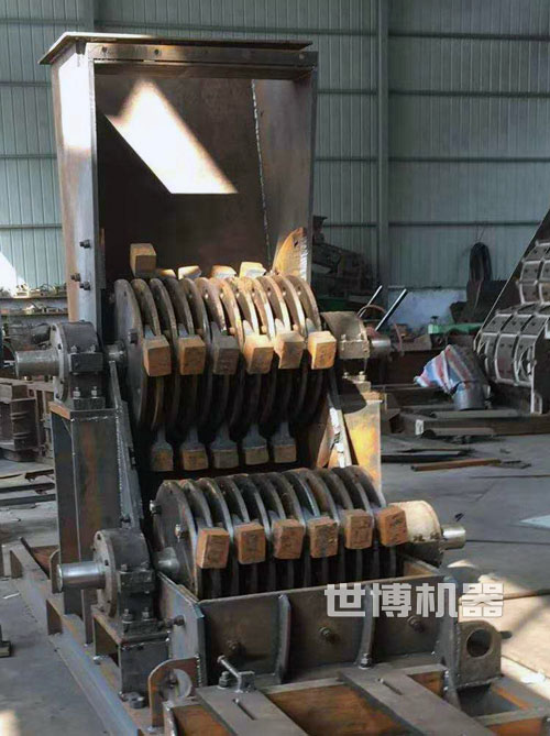 立式双级锤式破碎机内部结构图