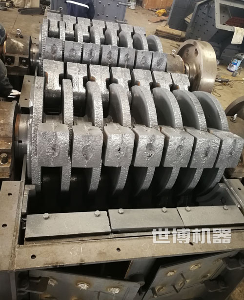 卧式双转子锤式破碎机内部结构