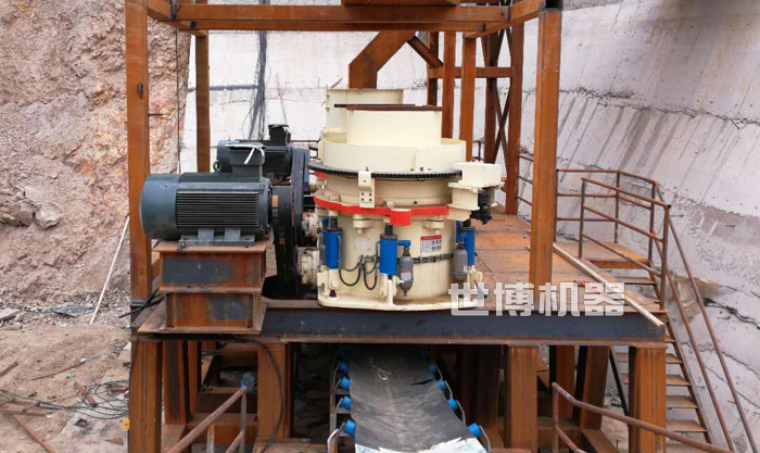 多缸液压圆锥破碎机安装现场
