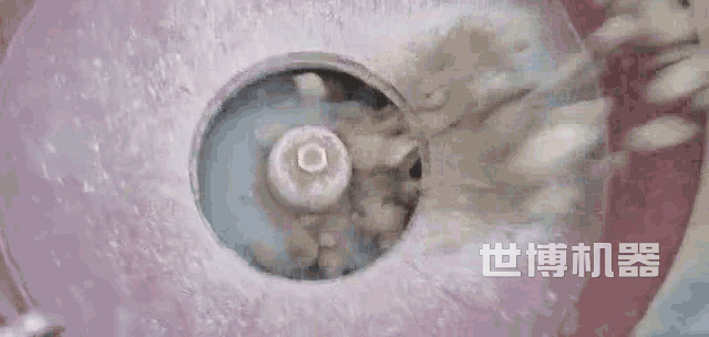 圆锥式破碎机破碎河卵石