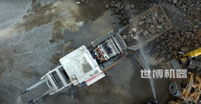 履带式破碎站工作现场