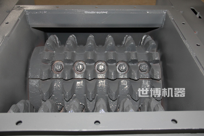 齿辊式破碎机细节图