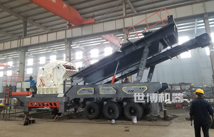 带传送带的轮胎式反击破筛分站