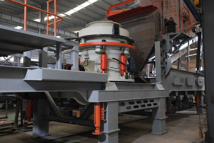 移动式破碎站搭载多缸液压圆锥破碎机