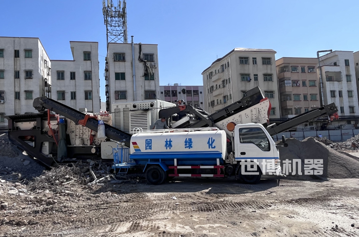 履带式破碎站工作现场