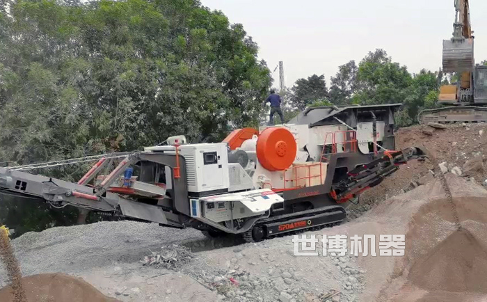 履带式破碎站搭载颚破用于破碎建筑垃圾