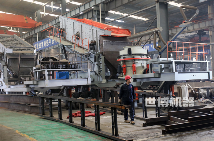 轮胎式移动破碎站搭载多缸液压圆锥破碎机