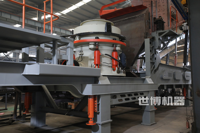 搭载hp300圆锥破碎机的移动式破碎站