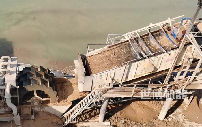 水轮式洗砂机工作现场