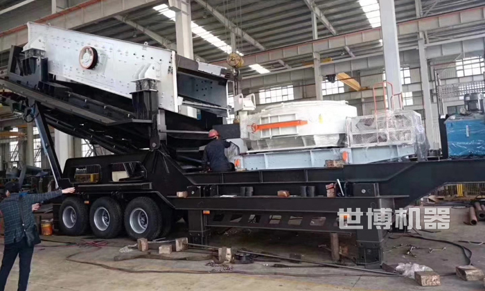 移动制砂机正在组装