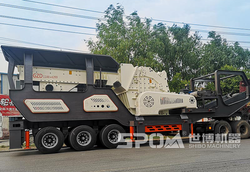 轮胎式移动重型反击破