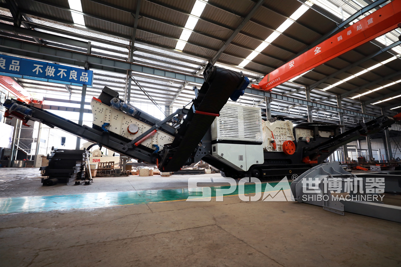 履带移动粗碎反击破