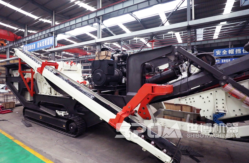 世博机械的履带式反击破生产车间