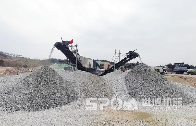 轮胎式圆锥破磕石子现场图