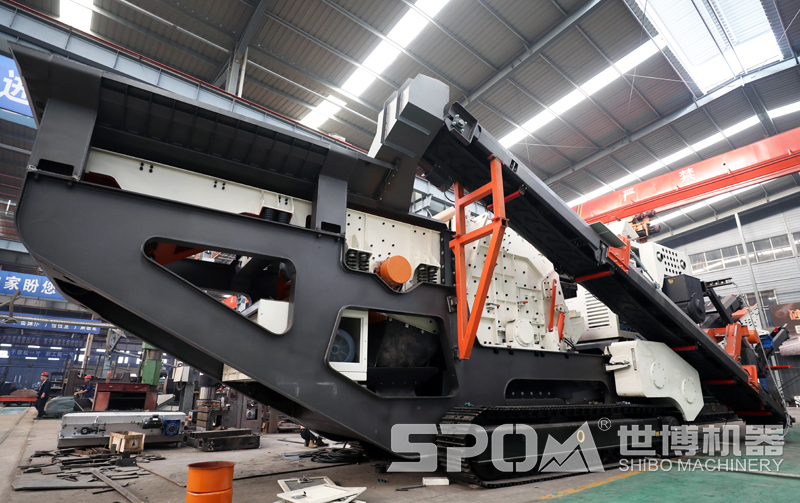 履带式破碎车搭载大口反击破(履带式大口反击破)