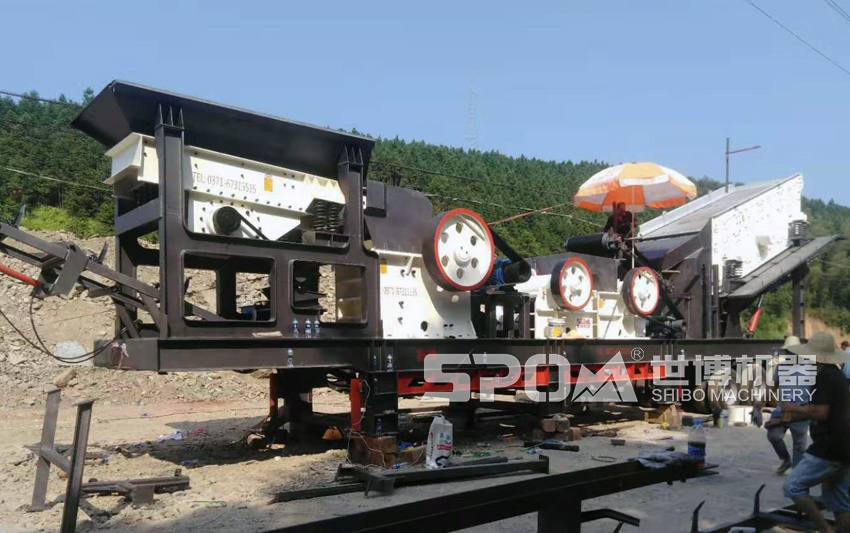 移动四组合破碎车粗颚破细颚破搭配