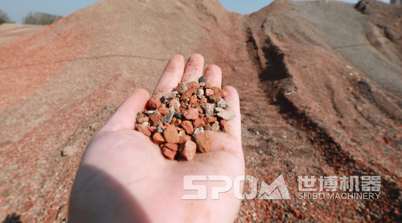 旧墙体砖头破碎之后