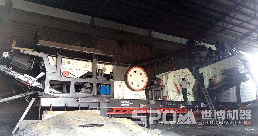 移动四合一破碎筛分站，石料破碎筛分一体机