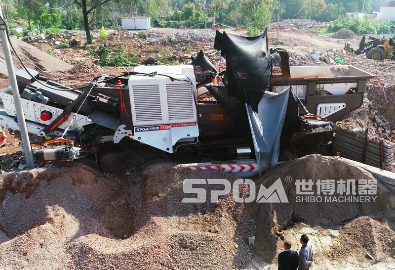 渣土粉碎机工作现场