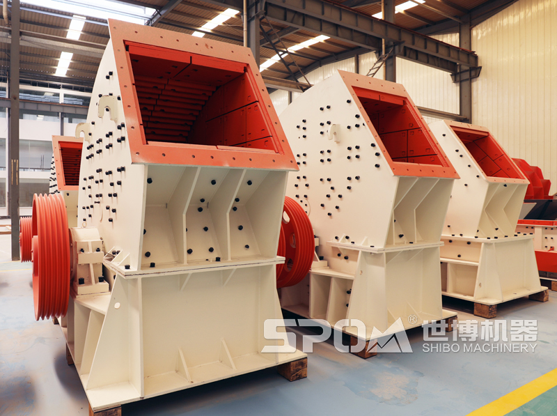 大锤式破碎机的生产车间