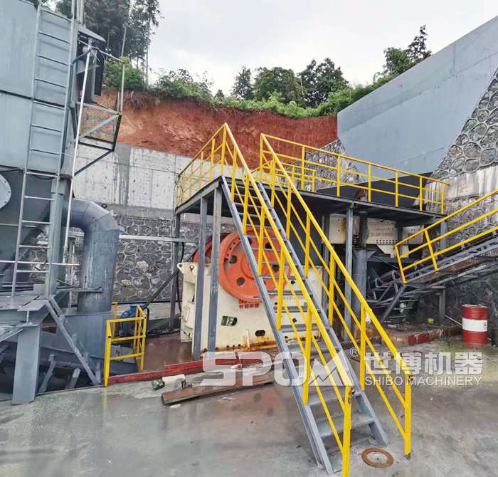 颚式破碎机配套除尘器安装现场