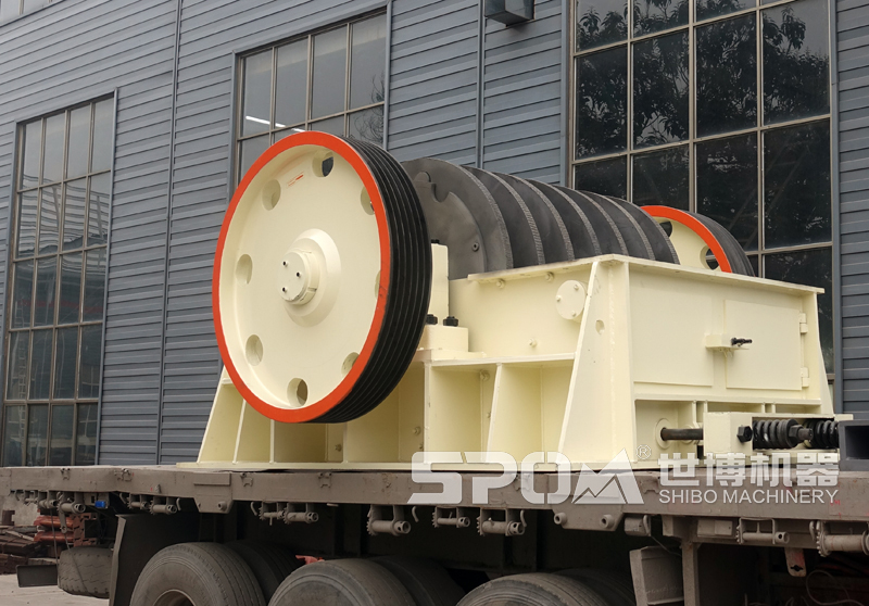 时产三百吨破碎机发货现场