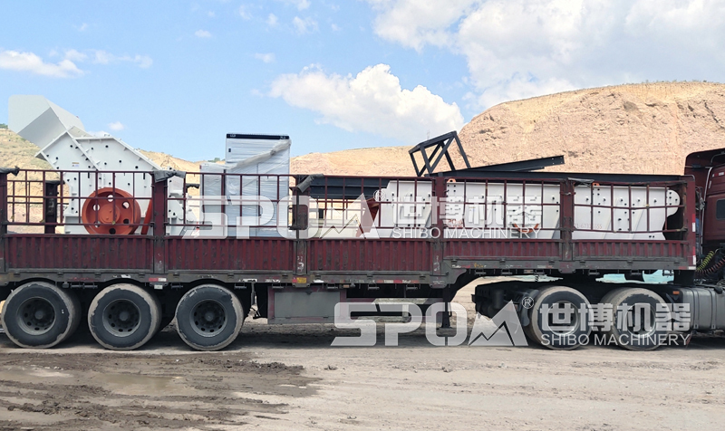 1414细碎机和振动筛卸货现场