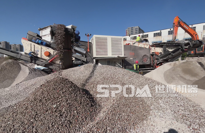 履带式破碎站工作现场