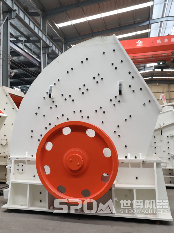 2026锤式破碎机侧面
