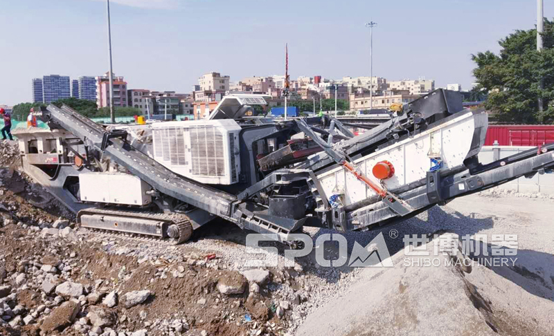 履带式破碎站工作现场